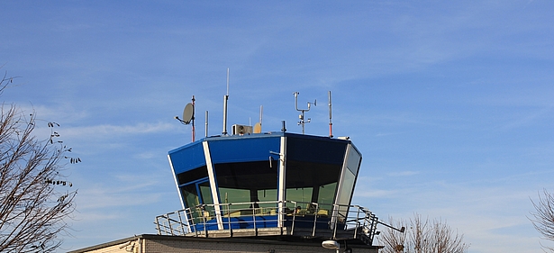 Tower am Flugplatz Schwarze-Heide, Foto: M. Stamm